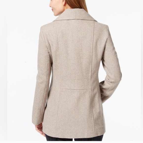 London fog taupe coat in Petite small in super great condition. Neutral coat - Picture 2 of 9